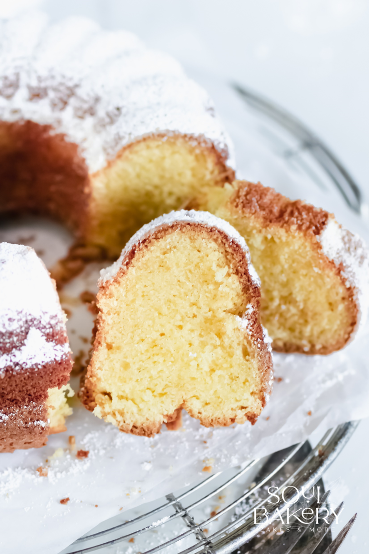 Klassiker: Saftiger Fluffiger Eierlikörkuchen | Soul Bakery