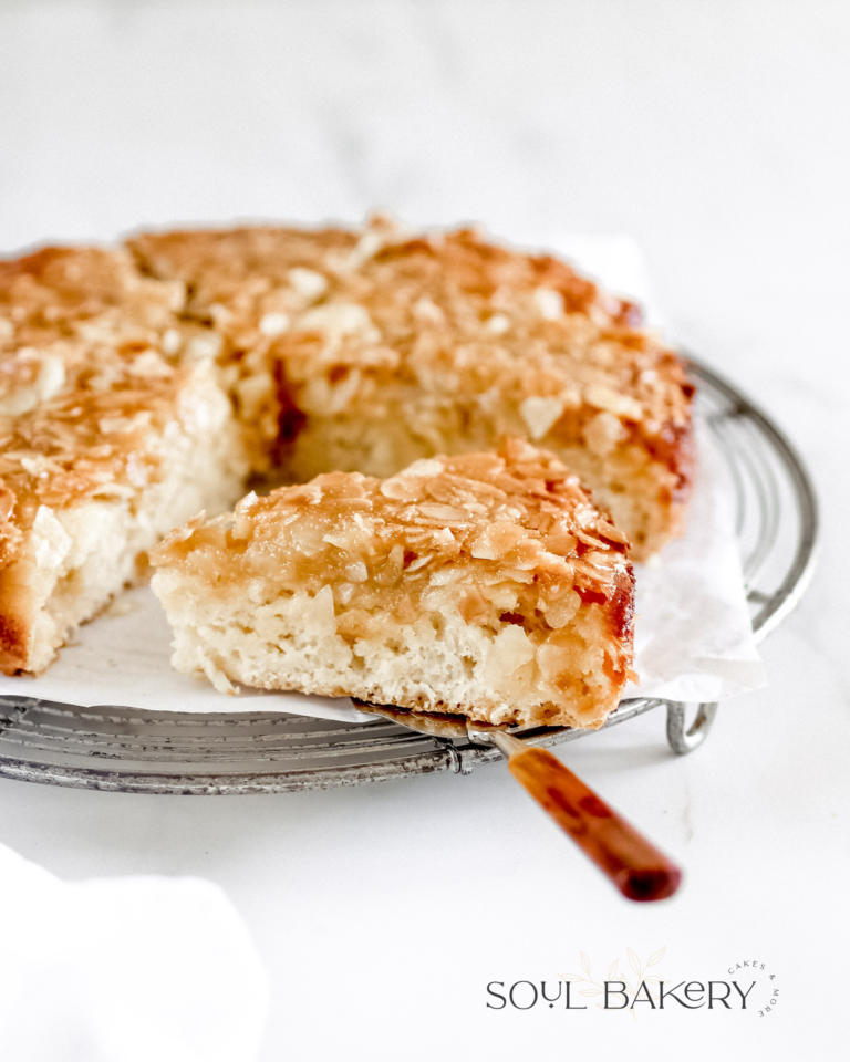 Soul Bakery | Rezept für Bienenstich mit Mandel-Honig-Topping