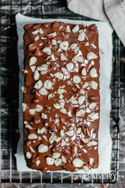 Rezept für nussigen saftigen Schokoladen-Apfel-Kuchen | Soul Bakery