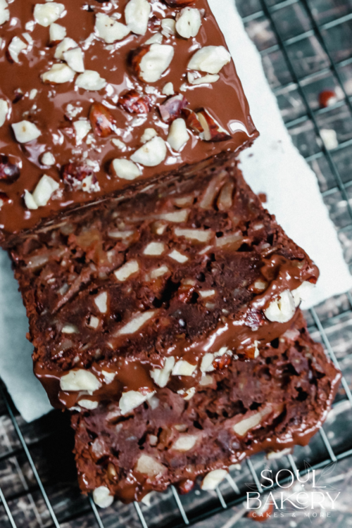 Rezept für nussigen saftigen Schokoladen-Apfel-Kuchen | Soul Bakery