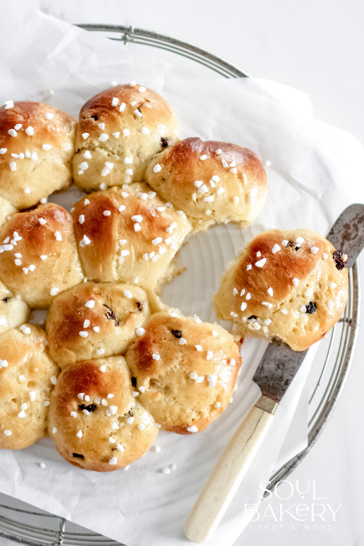 fluffige Rosinen-Quark-Dinkel-Brötchen | Soul Bakery