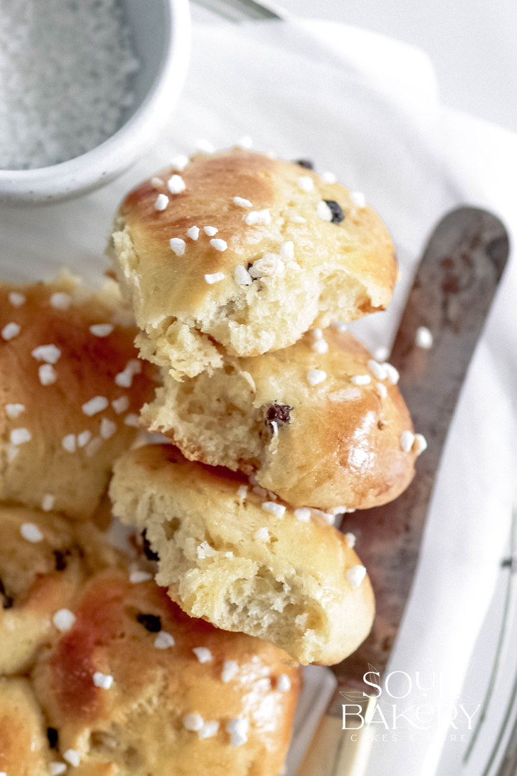 fluffige Rosinen-Quark-Dinkel-Brötchen | Soul Bakery