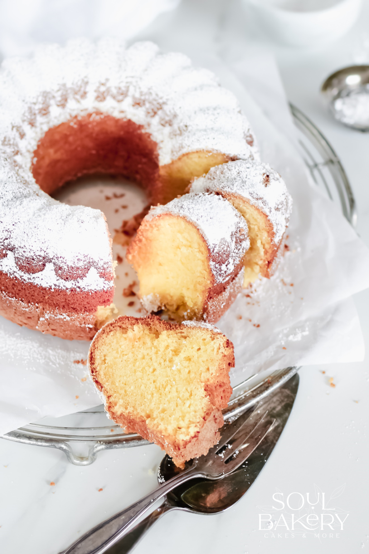 Klassiker: saftiger fluffiger Eierlikörkuchen | Soul Bakery
