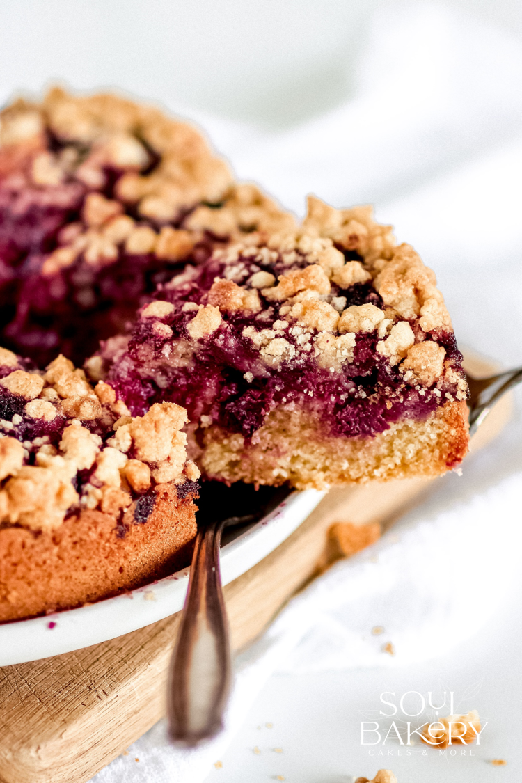 kleiner feiner saftiger Kirschkuchen mit Vanillestreuseln - Soul Bakery