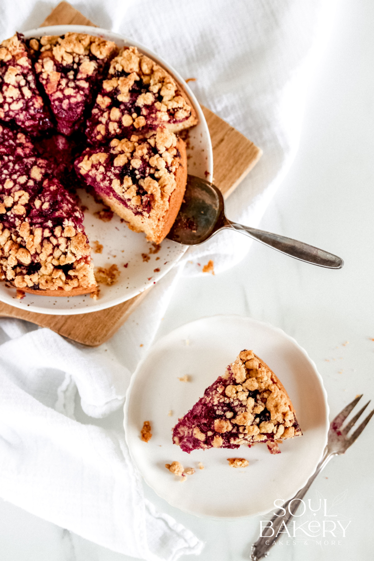 kleiner feiner saftiger Kirschkuchen mit Vanillestreuseln - Soul Bakery